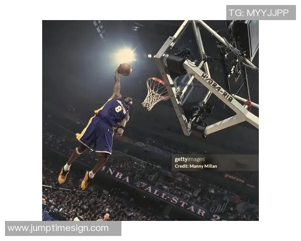 科比在对阵黄蜂时的经典折叠扣篮瞬间回顾与分析