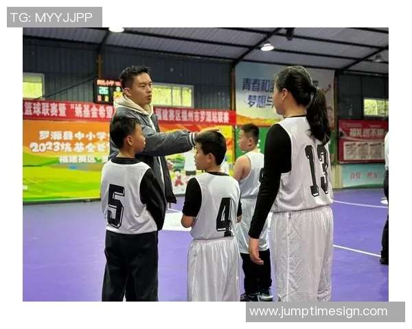 勇士队员团结拼搏展现无畏精神书写传奇篮球篇章