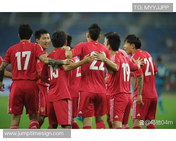 国足与马其顿上半场激战回顾球员表现与战术分析